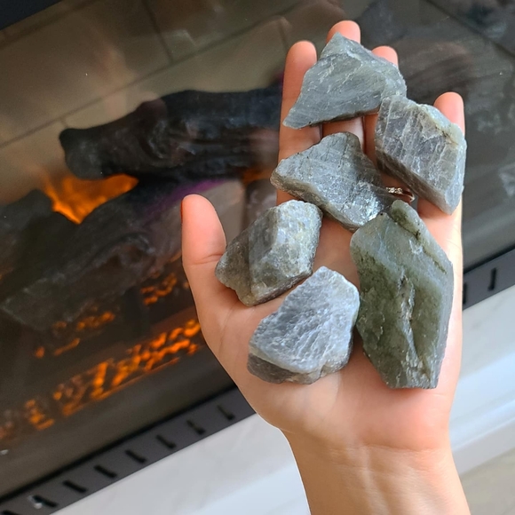 Natural Raw Labradorite crystals ๐ฎโจ - Picture 3 of 4